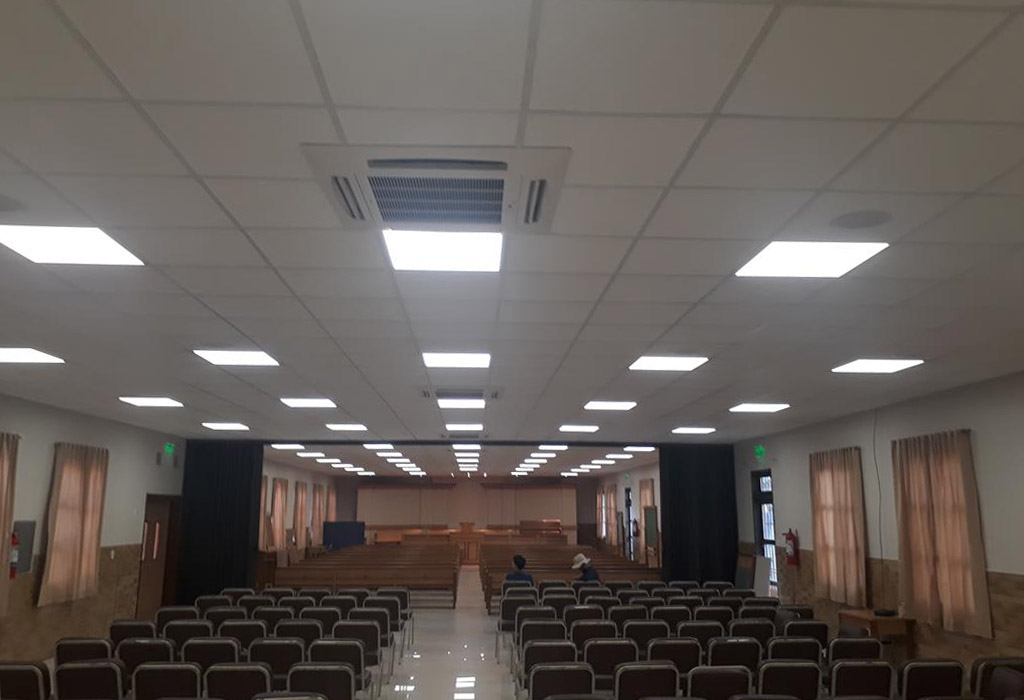 Yosef Ingeniería. Auditorio iluminado