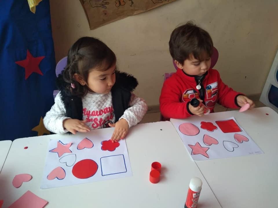 Eco After School. Niños pintando