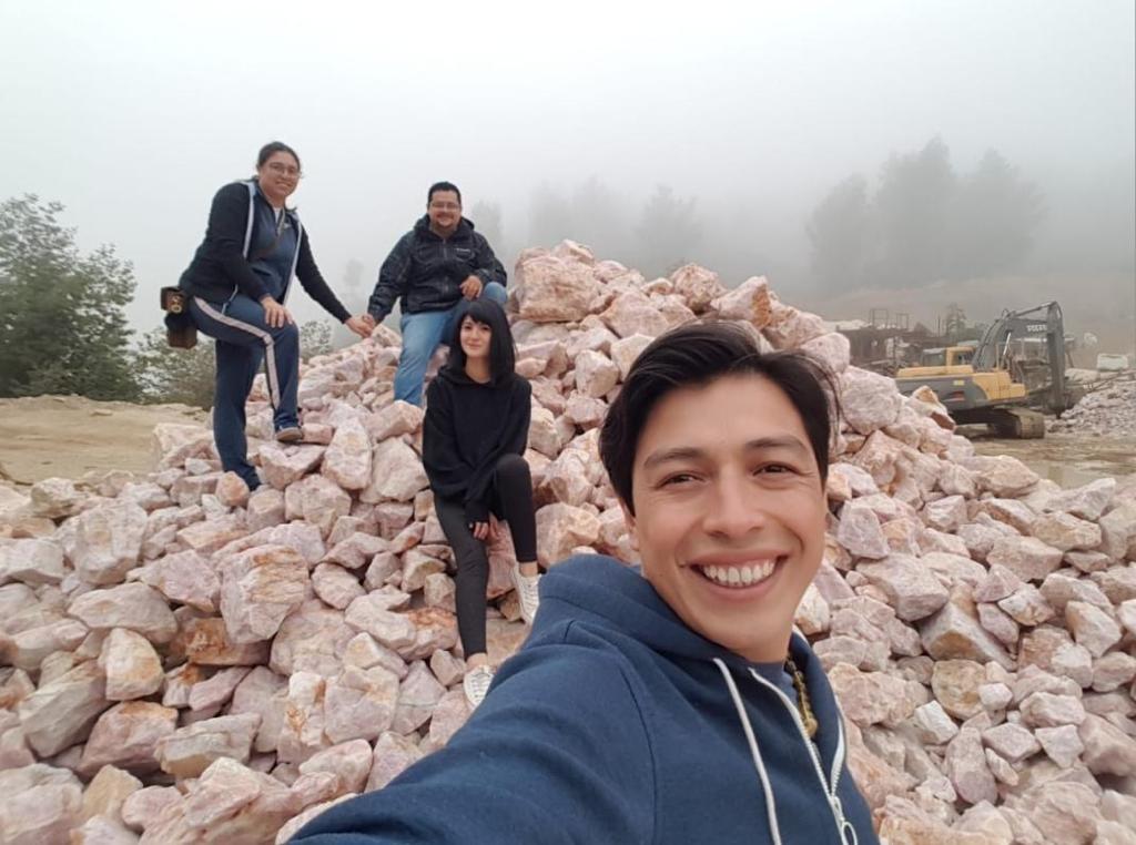 Casa de la Piedra. Madelin y su familia.