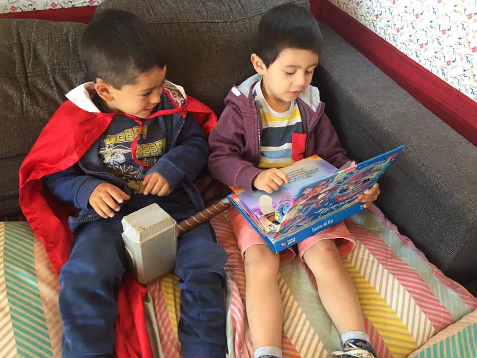 Eco After School. Niños leyendo