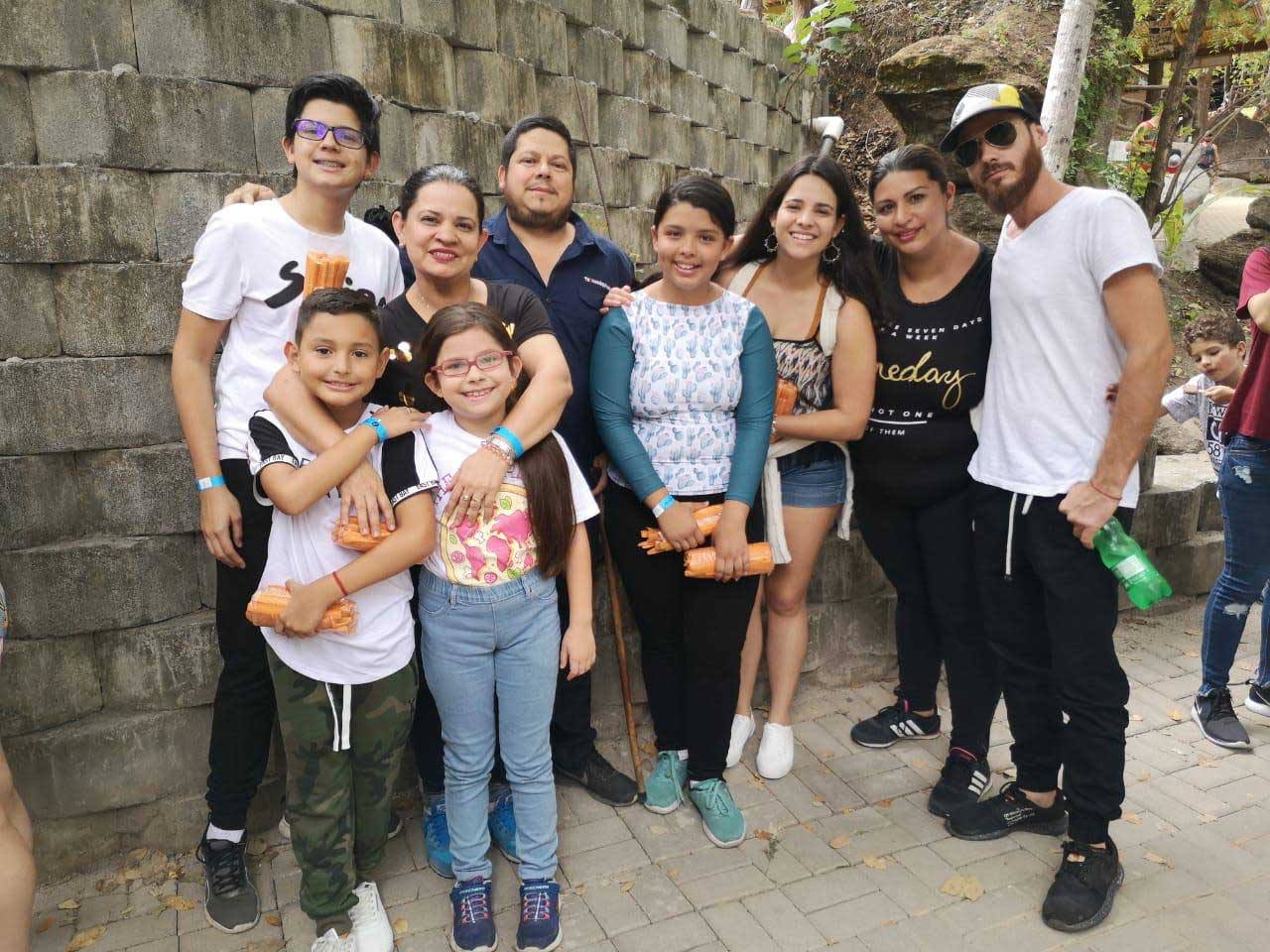 CONOCE IDENTIDAD TICA. FAMILIA VIAJANDO