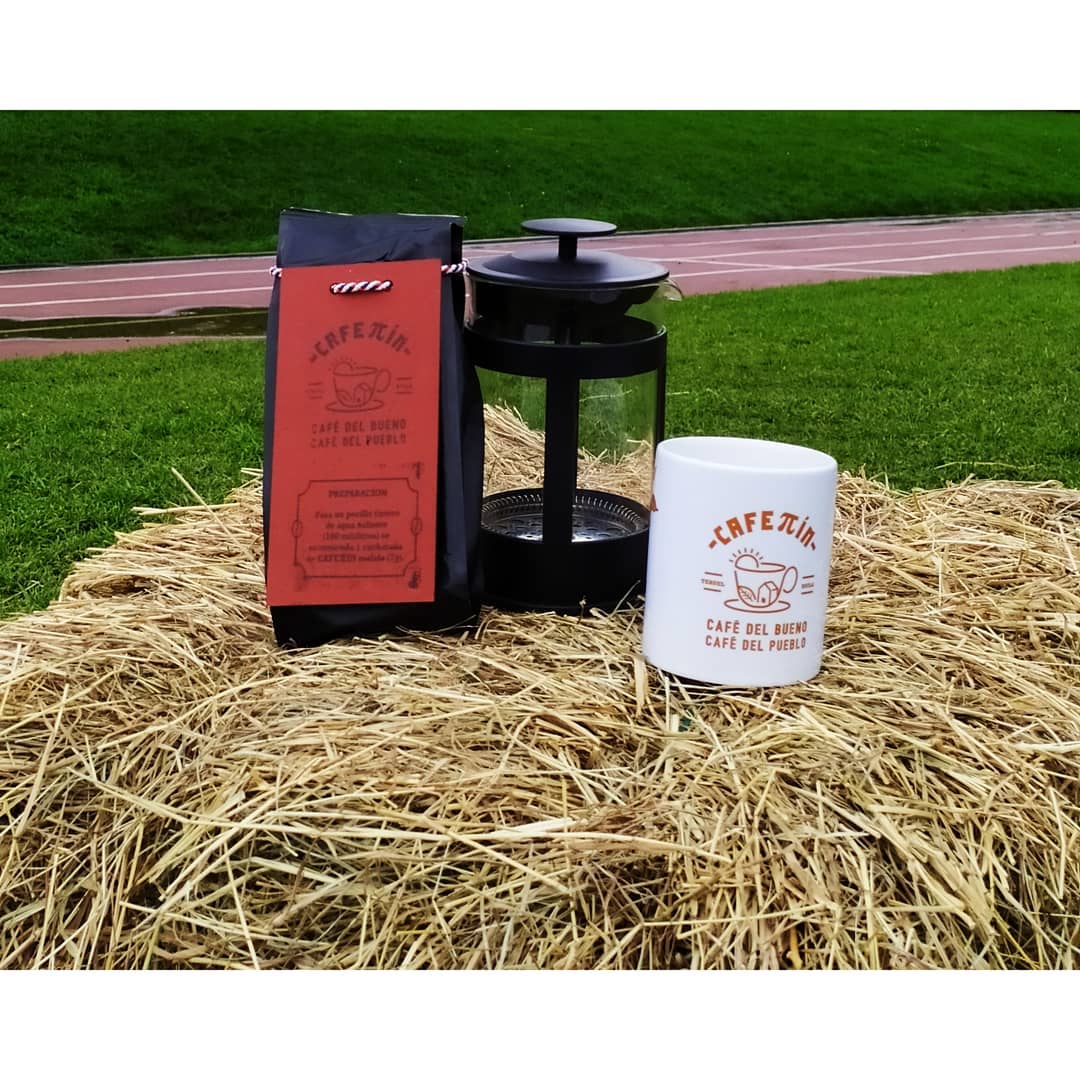 Café Pin. Producto sobre paja