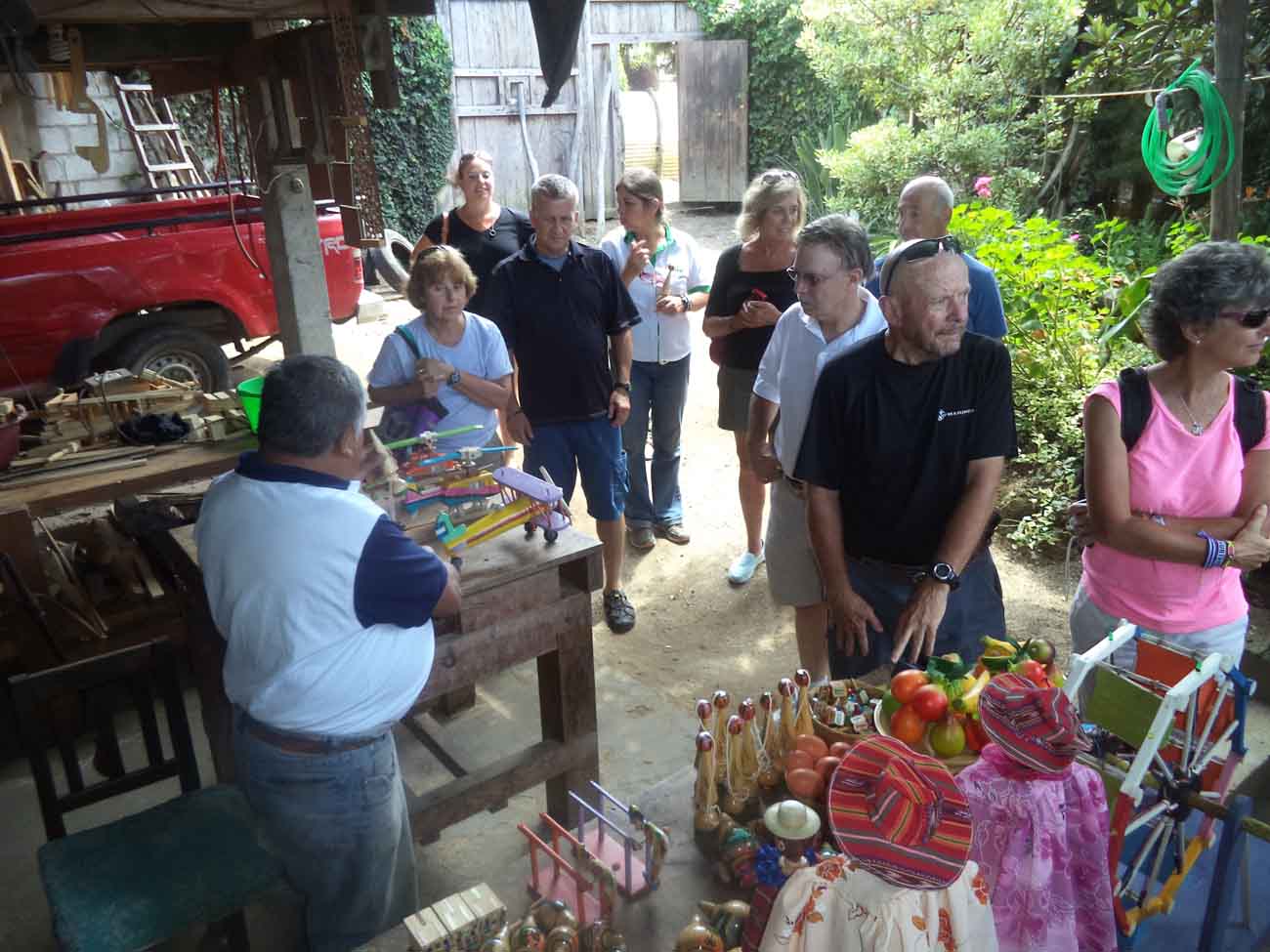 Nómadas Tours. Visita a taller de juguetes