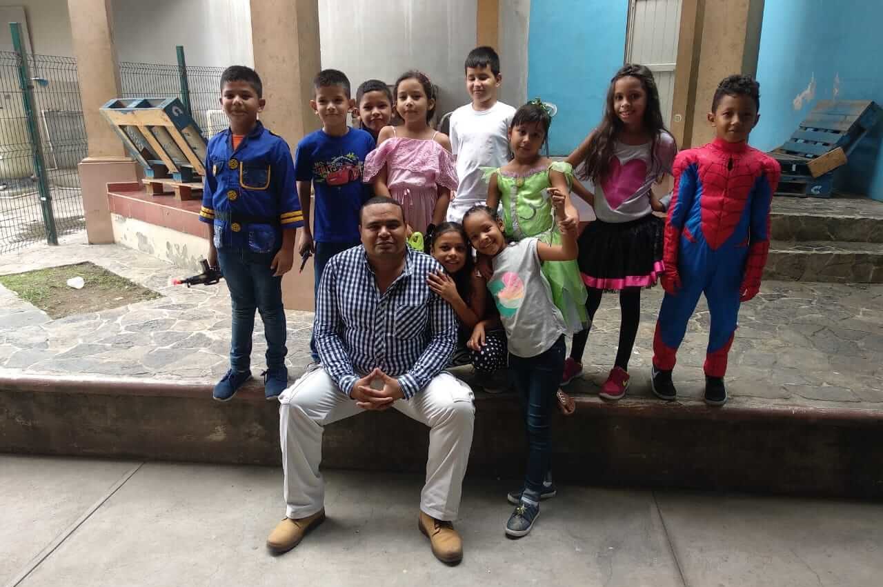 Loyalty Bilingual School. Alumnos en la escuela.