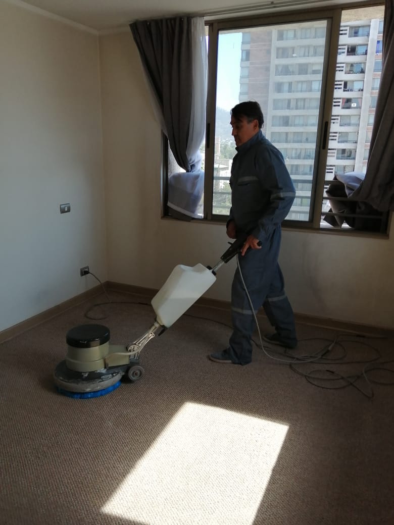 Full Wash. Richard puliendo alfombra