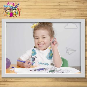 Arty Colorea Kids. Niña pintando