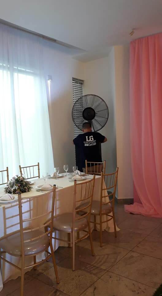Plan de Digitalización Paraguay. LG Climatizadores montando ventilador.