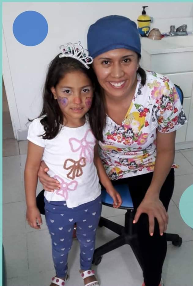 Biodens Estudio Dental. Con niña paciente