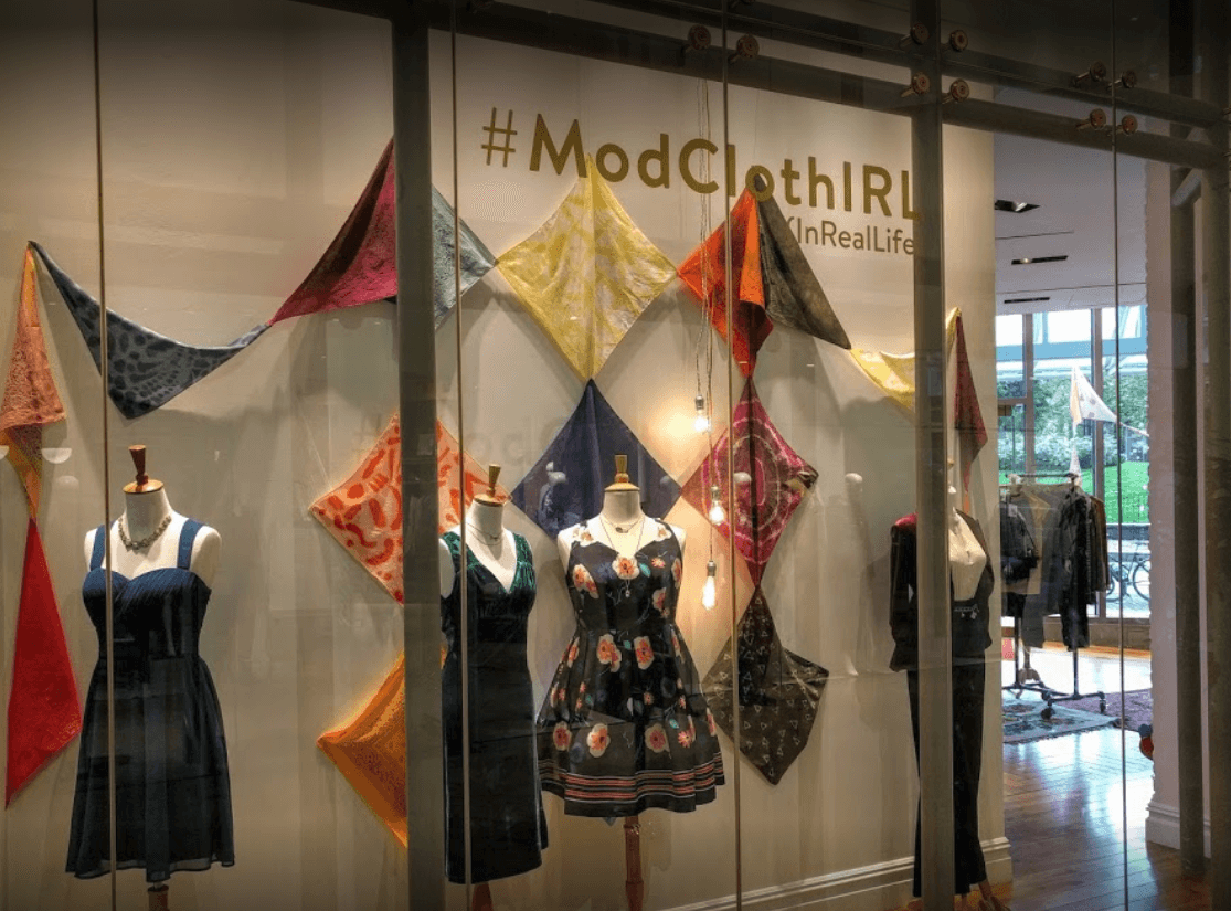como decorar una tienda de ropa Modcloth