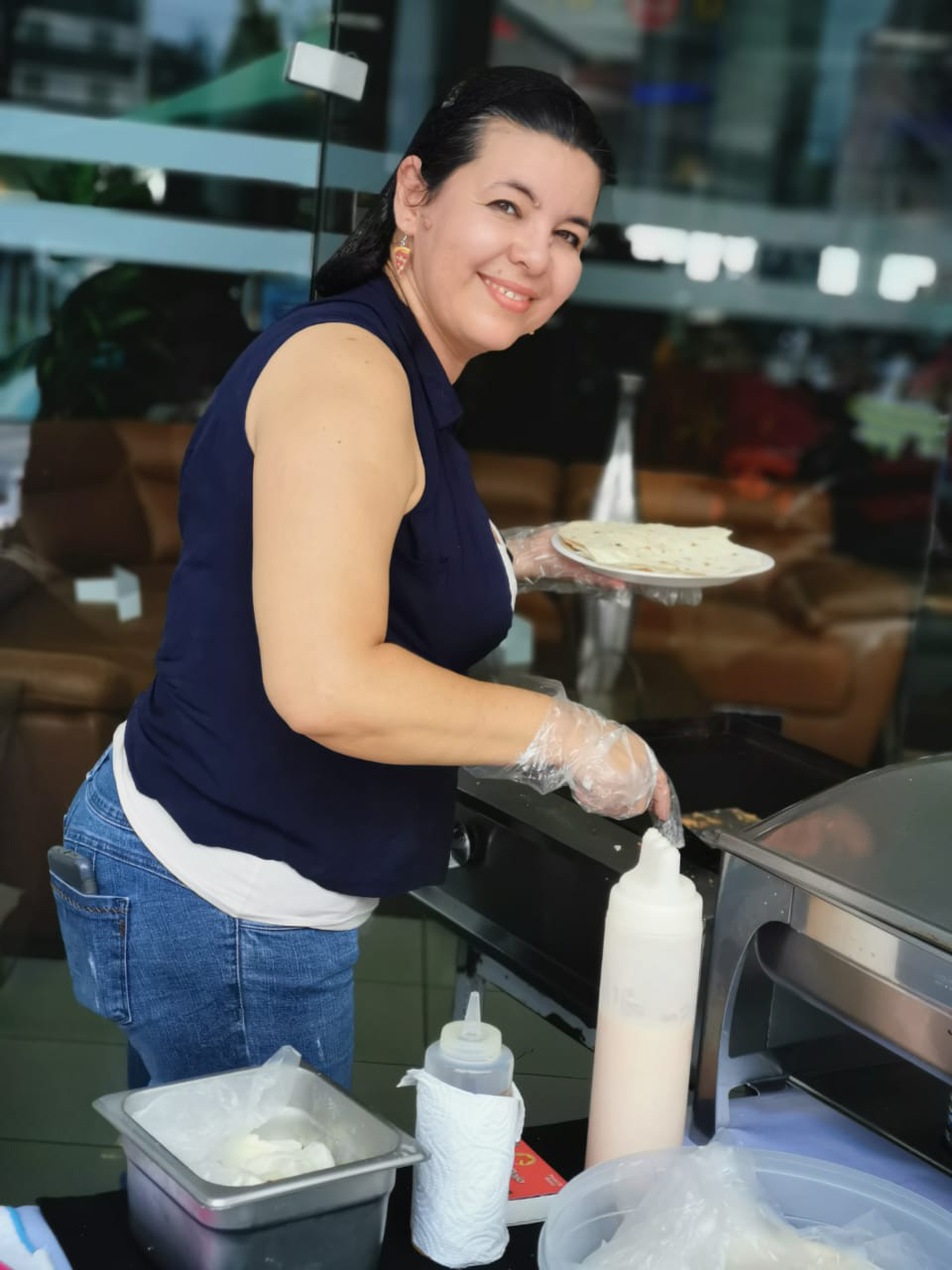 FLORENTINA RESTAURANT. MARLENN SONRIENDO