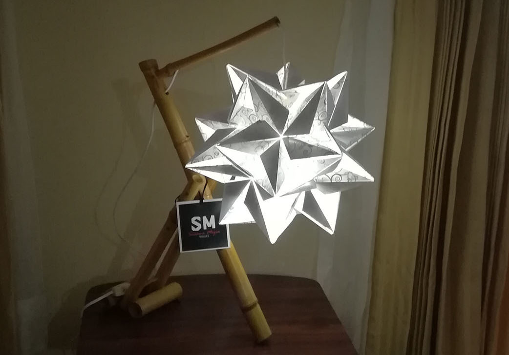 Pliegues Susana Mejía. Lámpara de origami blanca.