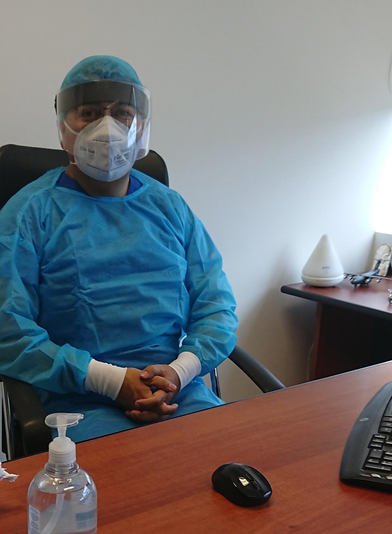 Dr. William Pulido. Doctor con mascarilla