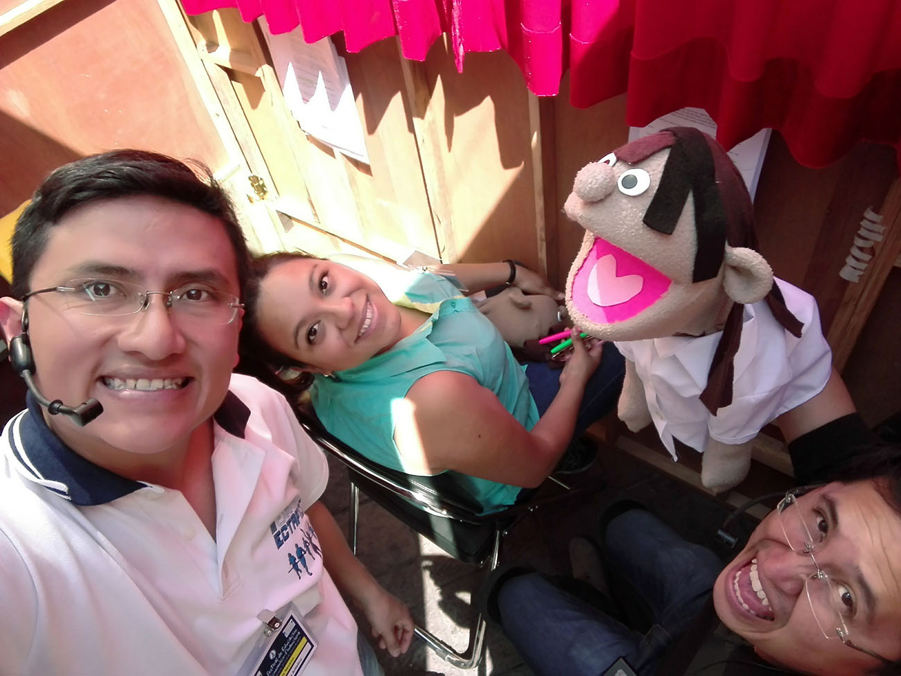 Luis Navarro (a la izquierda), junto a sus colaboradores.