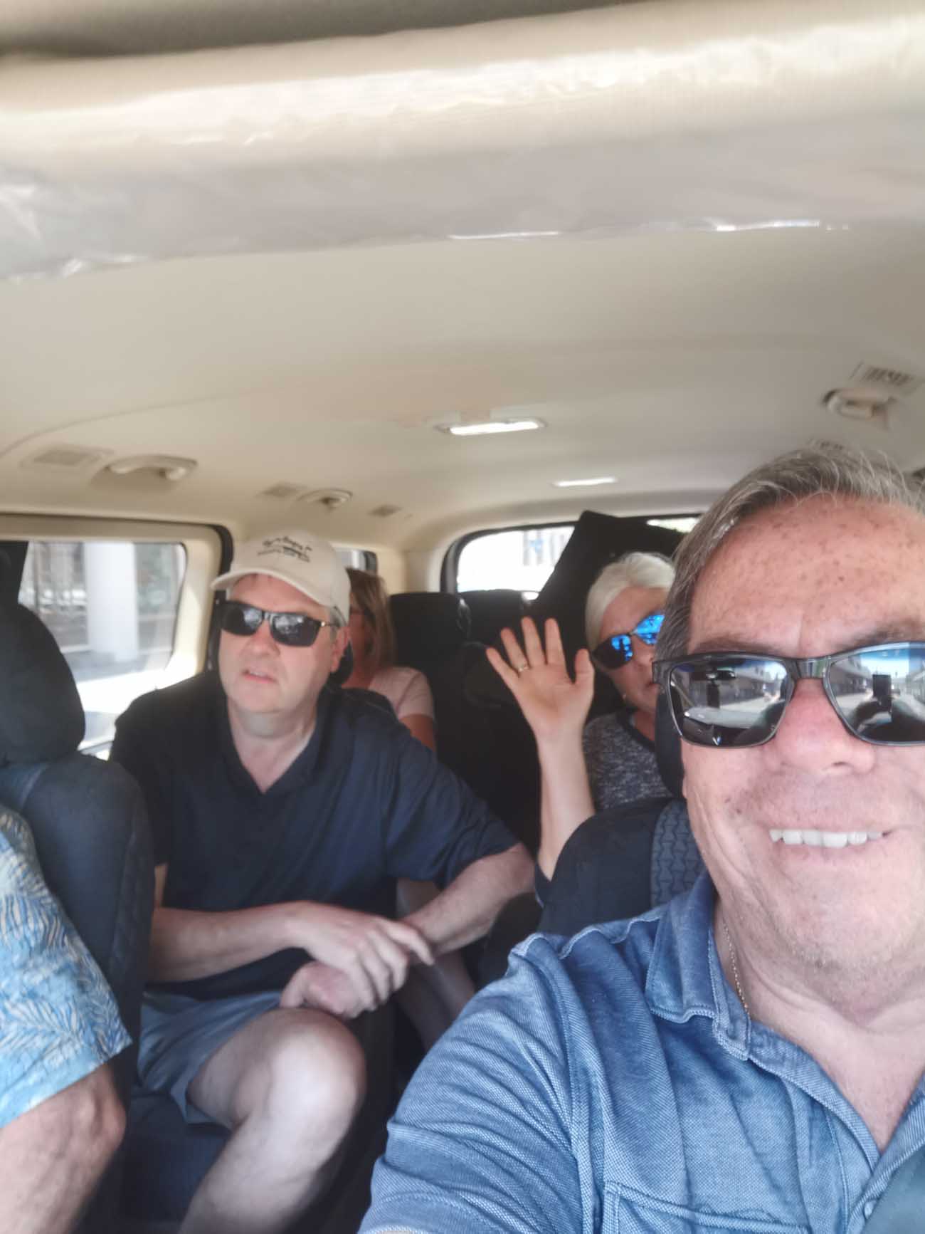 Transfer Casablanca. Grupo de extranjeros en transfer