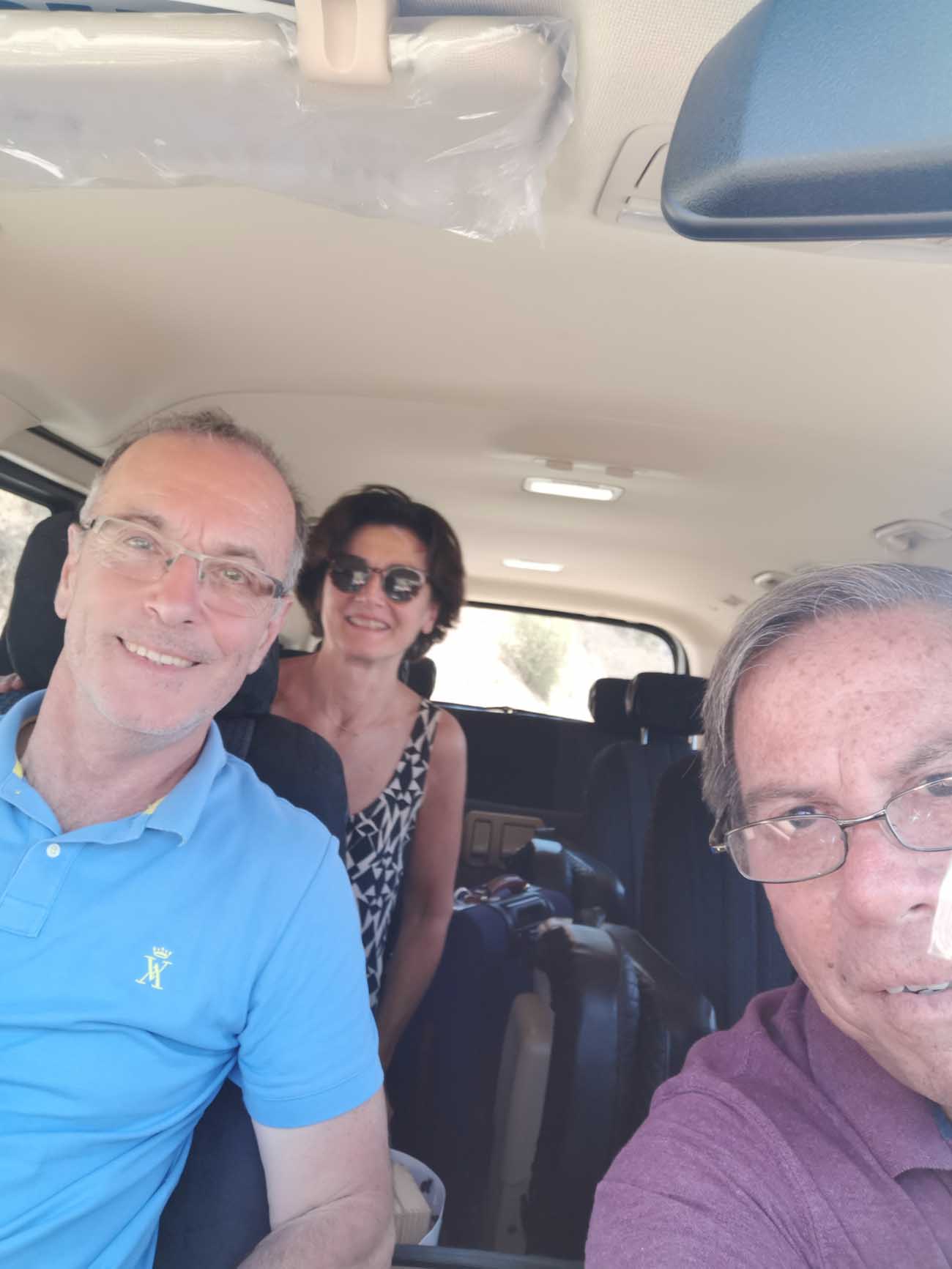 Transfer Casablanca. Juan y pareja de extranjeros