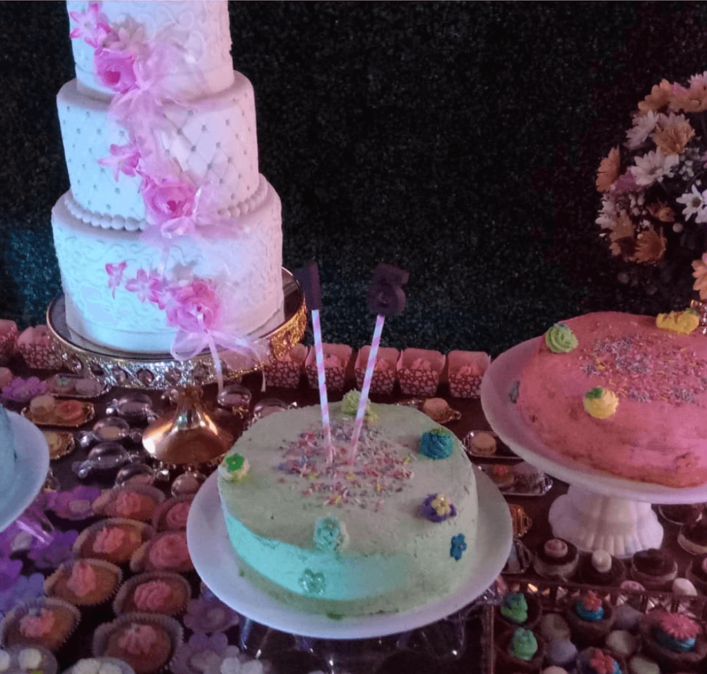 Pequeño encuentro. Pastel de cumpleaños