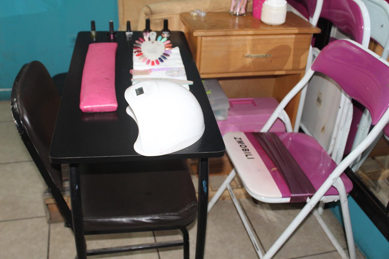 Bea's Salón. Equipo para trabajar manicura