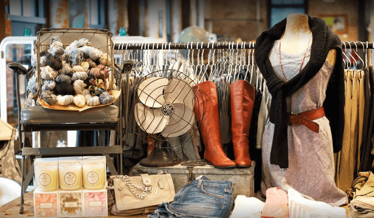 como decorar una tienda de ropa iluminacion calida