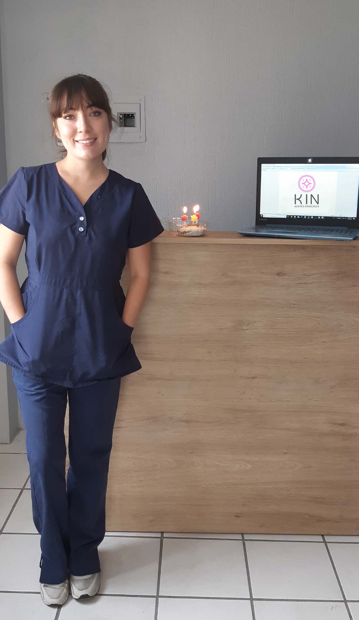 Kin Aceites Esenciales. Mariana en el local