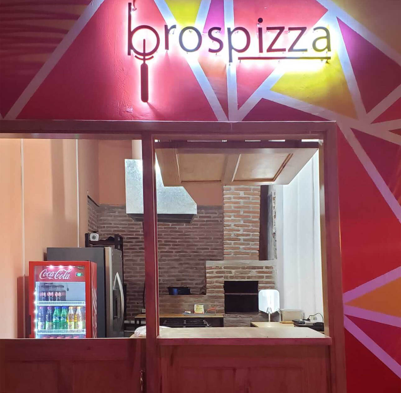 BrosPizza. Ventana del local.