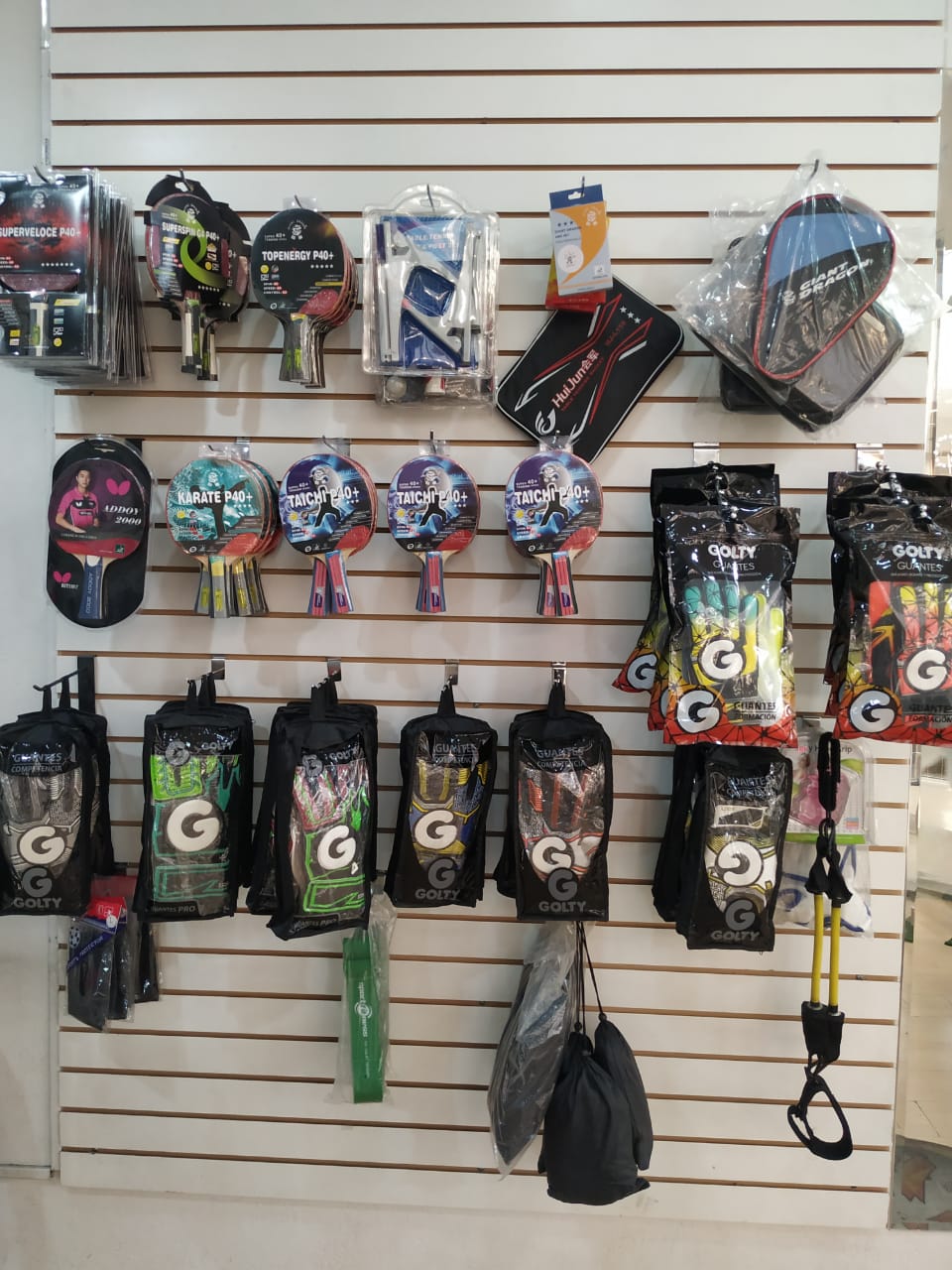 MacroDeportes. Productos en el local